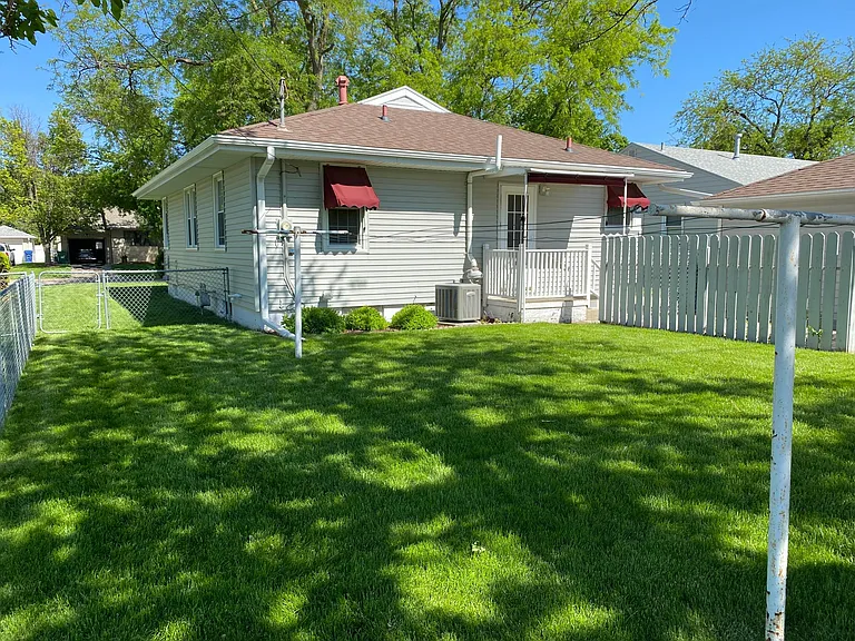 2029 Austin Ln — Photo 3
