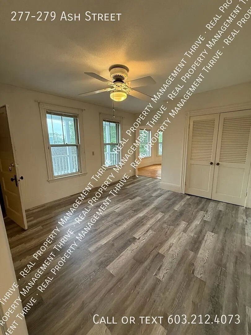 3br upper level apartment with hardwood floors — Photo 4