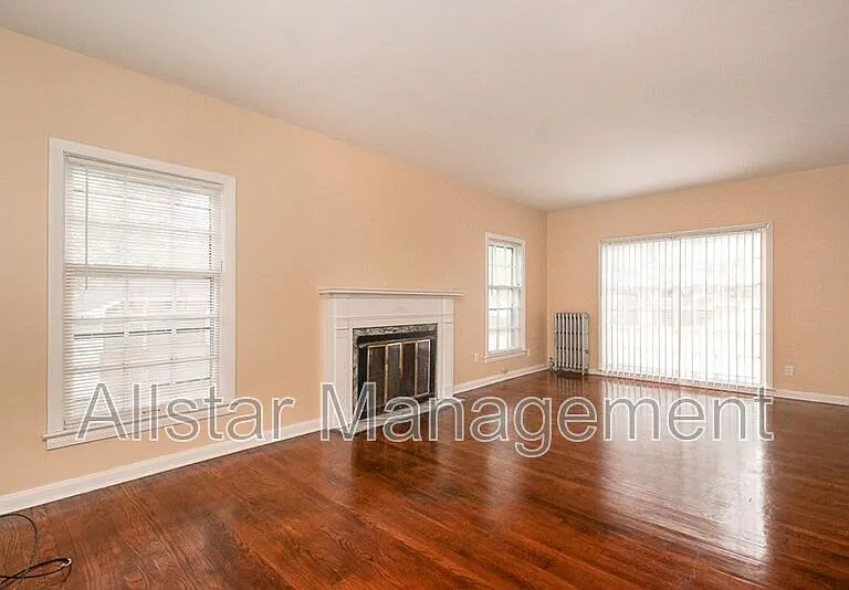 2100 Cottage Grove Dr — Photo 30