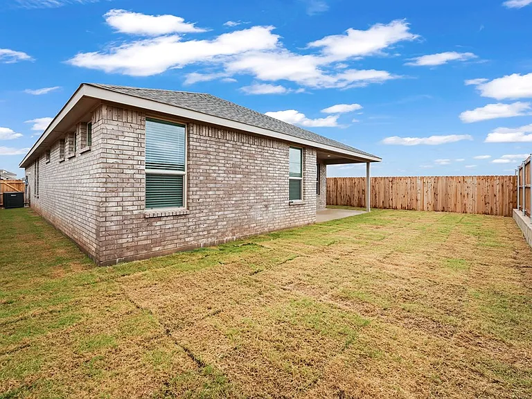 2107 Fortune Dr — Photo 28
