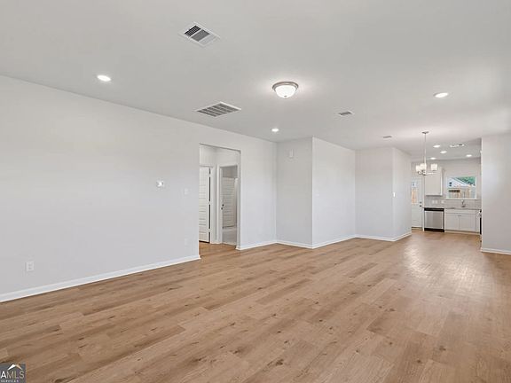 3rd image of 151 Red Oak Ln