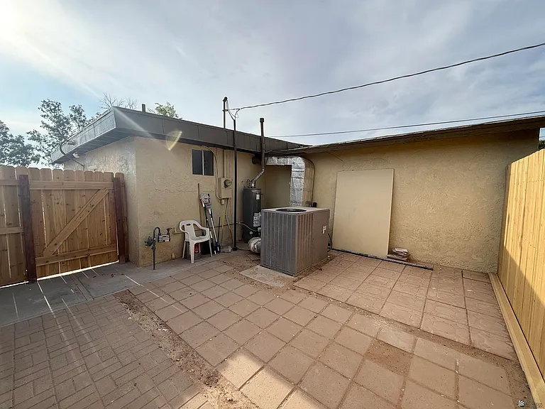 723 N Musgrove Ave #B — Photo 9