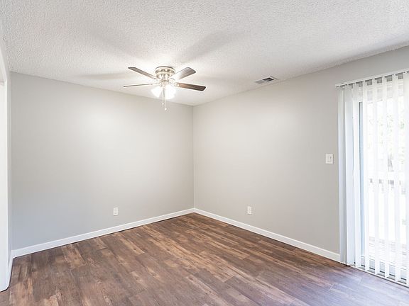 4th image of 2021 NE Russell Rd #209
