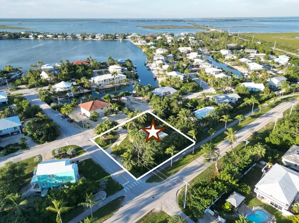 16991 Shore Dr, Sugarloaf Key, FL 33042
