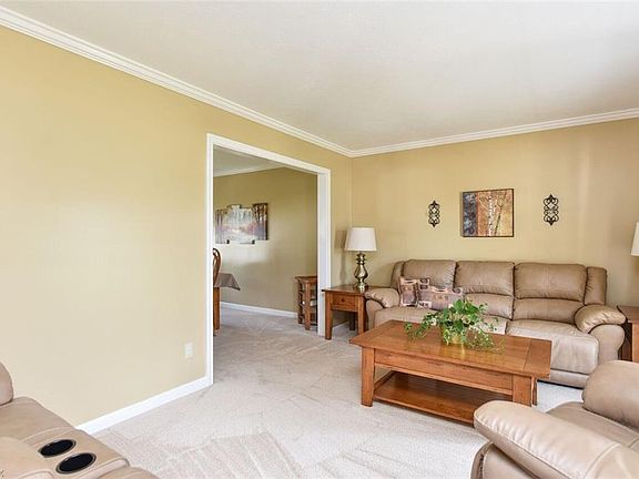 3rd image of 6914 Berry Blossom Dr