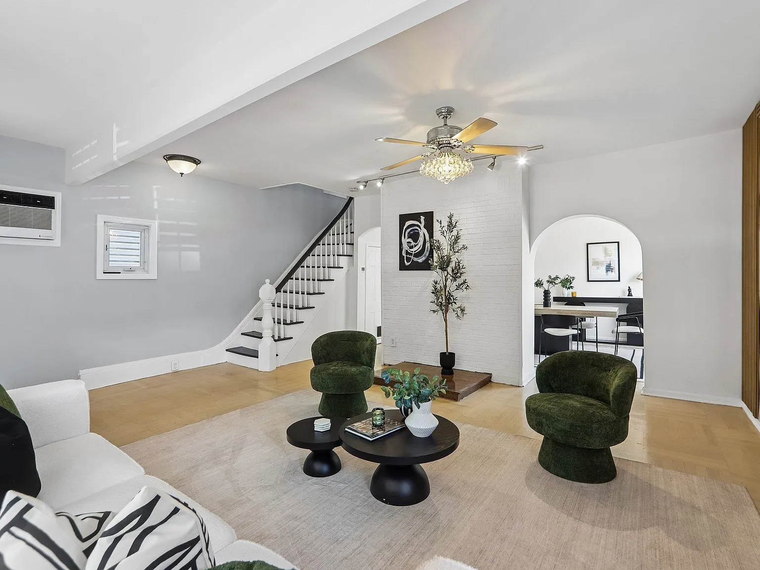 3 bed, 4.0 bath, $4,000 — Photo 3