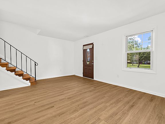 2nd image of 1790B Belle Dr