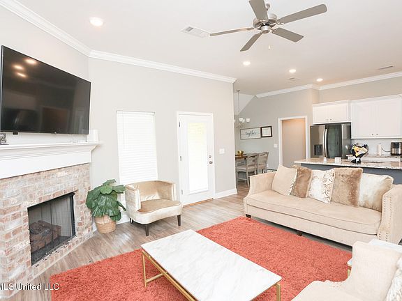 4th image of 629 Westfield Dr