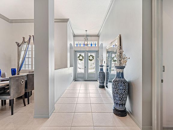 5th image of 261 SW Lake Forest Way