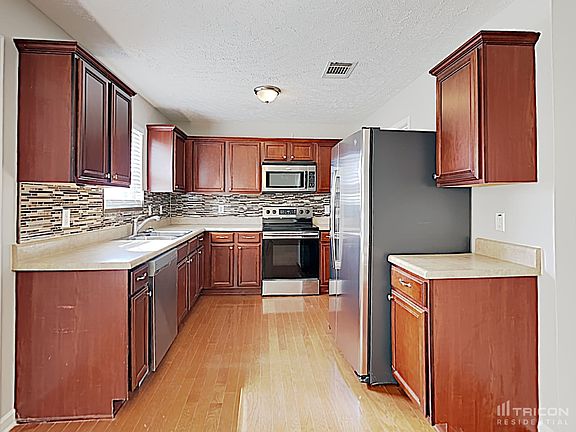 5th image of 3421 Bluespruce Way