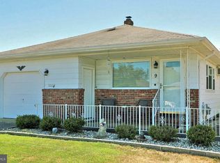 9 Bolans Ct, Toms River, NJ 08757