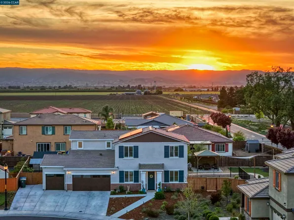 1655 Apricot Ct, Dixon, CA 95620