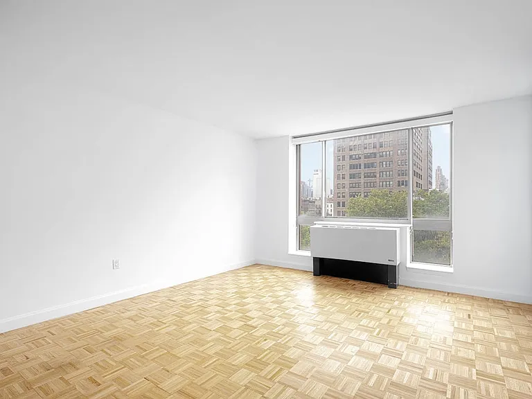 360 W 43rd St #N7E — Photo 1