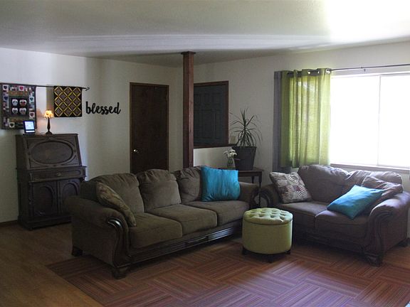 3rd image of 623 Evergreen Ln