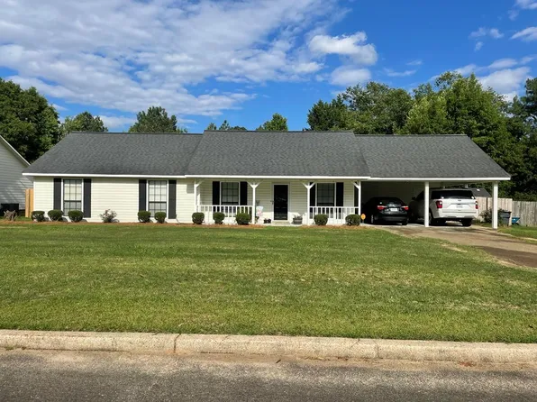 215 Forestside Cir, Americus, GA 31709