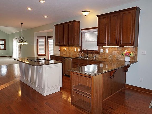 2nd image of 7053 Ivory Ln