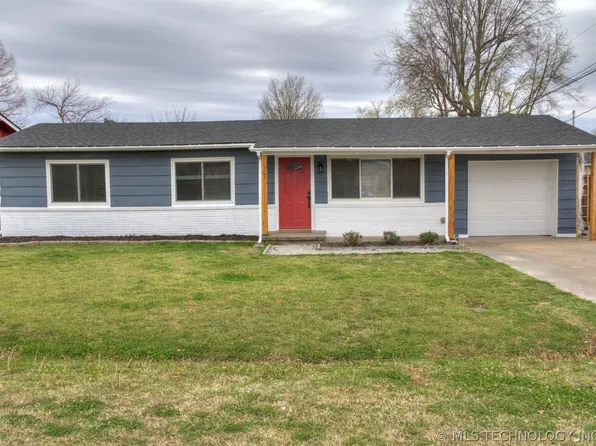 303 E Fry Pl, Claremore, OK 74017