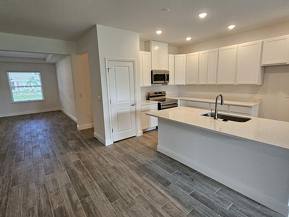 3rd image of 3043 SW Segovia St