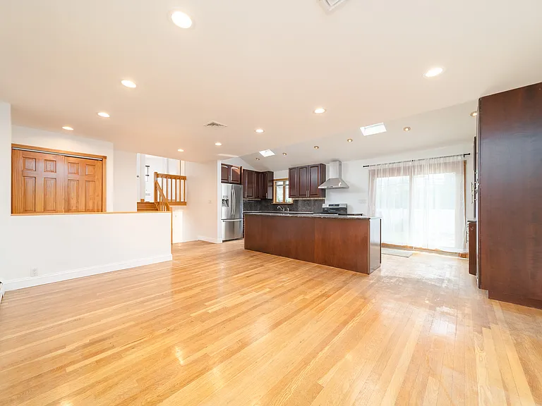 6 Manor Dr — Photo 8