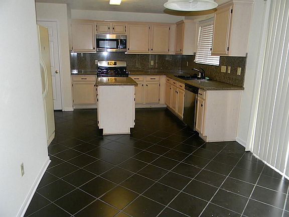 4th image of 8015 Tustin Dr