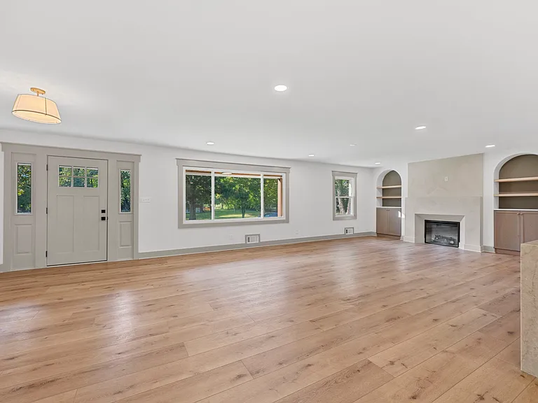460 Hilltop Trl — Photo 5