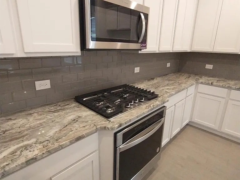 8034 Royal Palm Dr — Photo 7
