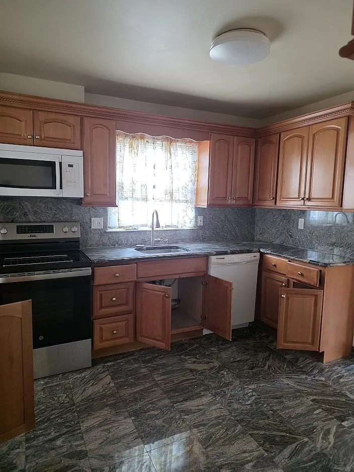 3 bed, 1460 sqft, $3,500 — Photo 2