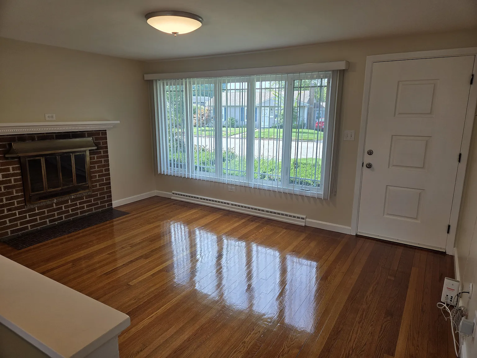 3 bed, 988 sqft, $3,000 — Photo 3