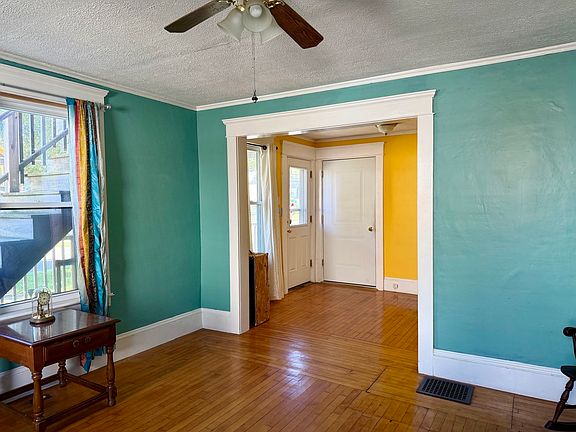 2nd image of 250 Conway St