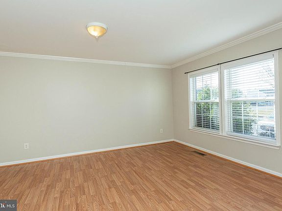 4th image of 858 Marquette Dr
