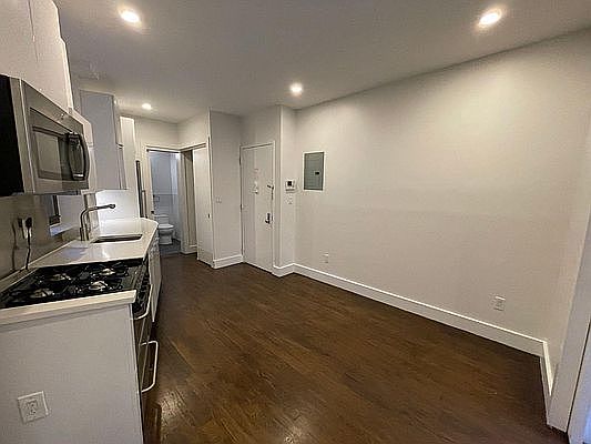 3rd image of 442 10th Ave APT 4RS
