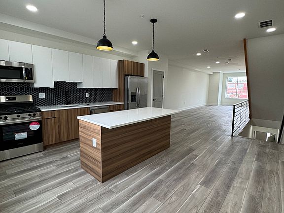 2nd image of 2511 E Tioga St #B18