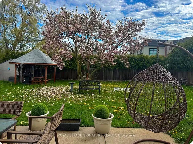 441 Seaton Dr — Photo 3