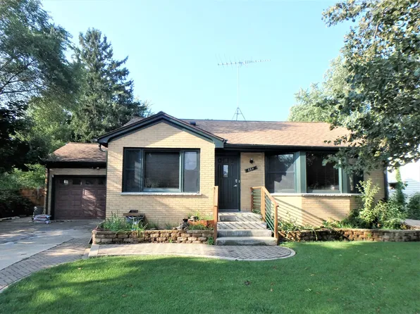 664 Summit St, Elgin, IL 60120