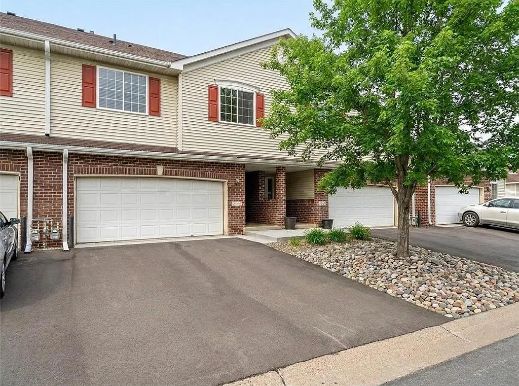 3 bed, 2102 sqft, $2,550 — Photo 3