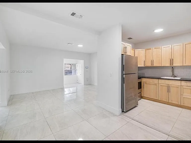 529 NW 42nd St — Photo 33