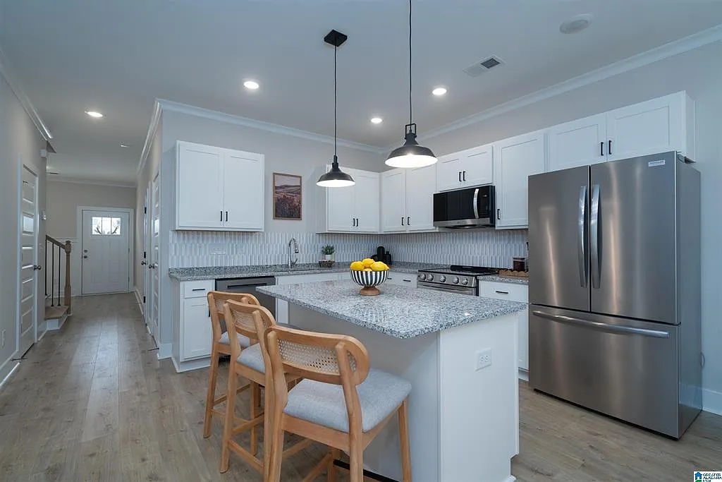 3 bed, 2.5 bath, 1612 sqft, $1,800 — Photo 3