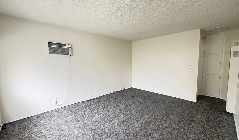 6019 S Bright Ave — Photo 4