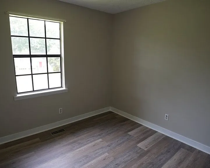 922 Henry Ct SW — Photo 12