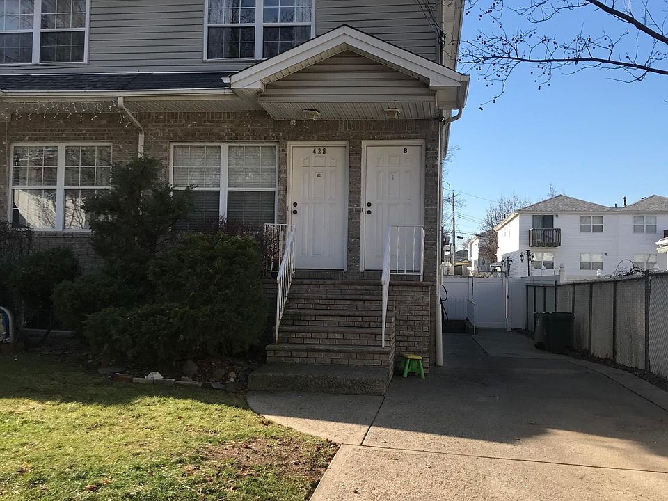 1st image of 428 Giffords Ln