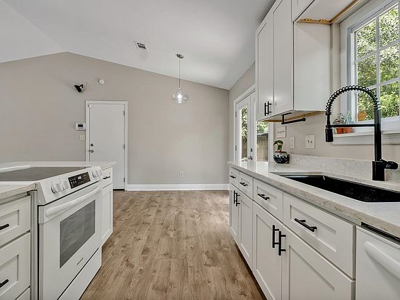 4th image of 2164 Portsmouth Cir