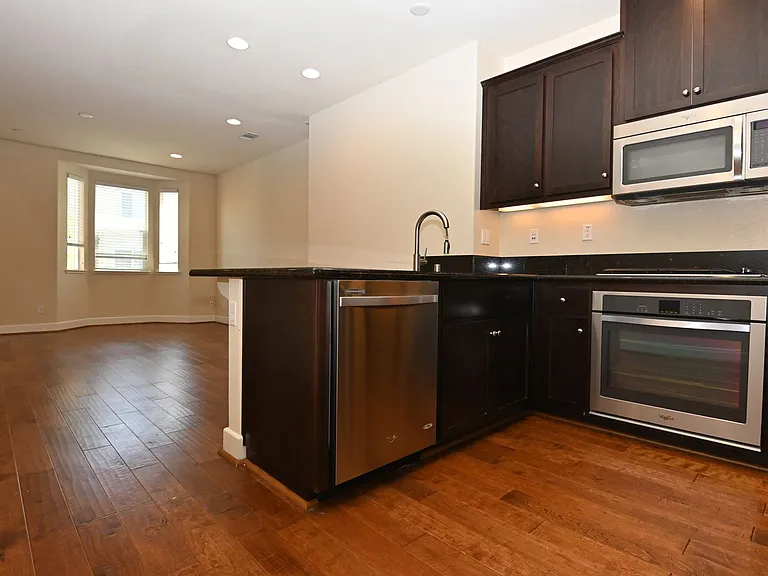 6543 Tralee Village Dr — Photo 4