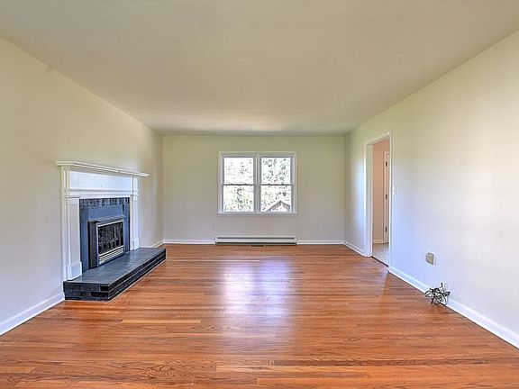 3rd image of 2215 Greenwood N