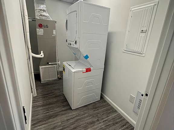 5th image of 135 Waterman Ave #10