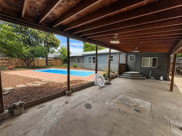 815 Gold St — Photo 3