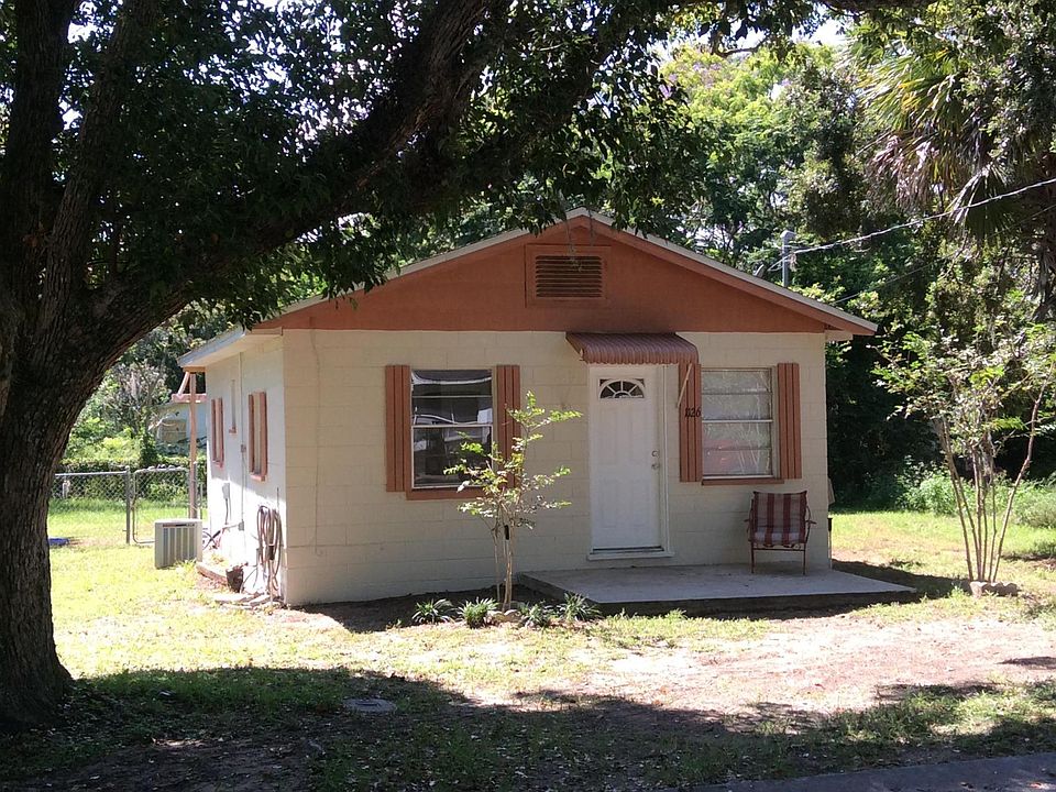 Small house with fenced backyard!