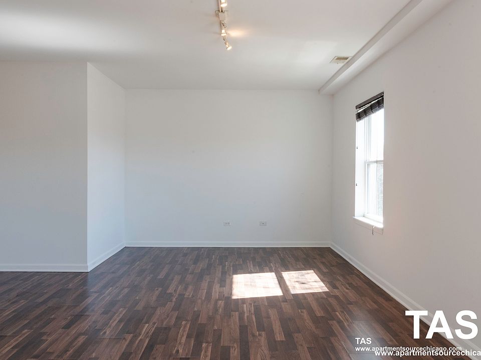 1st image of 1544 W Glenlake Ave APT 5D