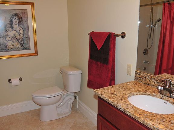 Grandiflora Guest Bath