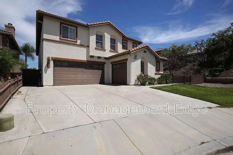 5 bed, 4.0 bath, 3908 sqft, $3,900 — Photo 1