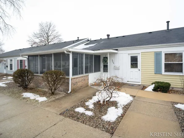 7730 Coachman Ln #72, Jenison, MI 49428